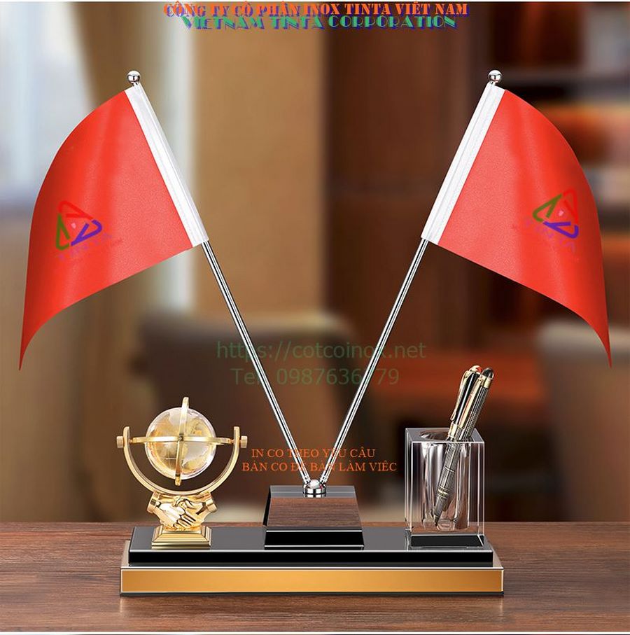 Hộp bút pha lê quả địa cẩu cao cấp, chi tiết mạ vàng nổi bật – tạo ấn tượng trong môi trường trang trọng.