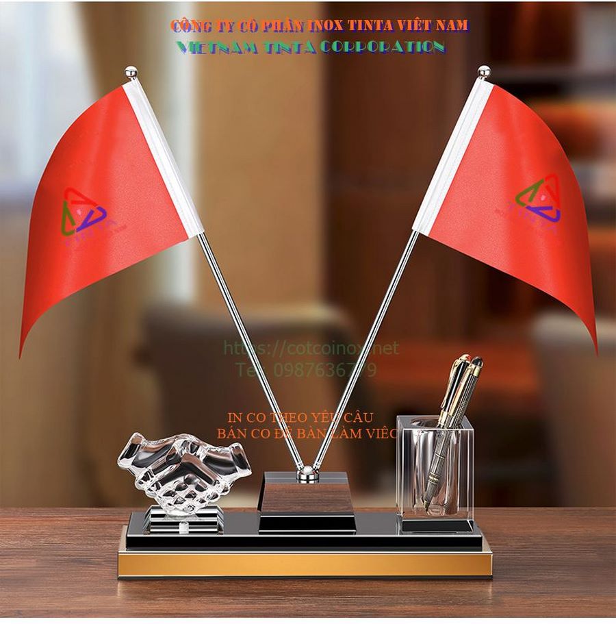 Hộp bút pha lê hình bắt tay biểu thị sự hợp tác bền vững và lòng tin vững chắc, là món quà ý nghĩa trong kinh doanh.