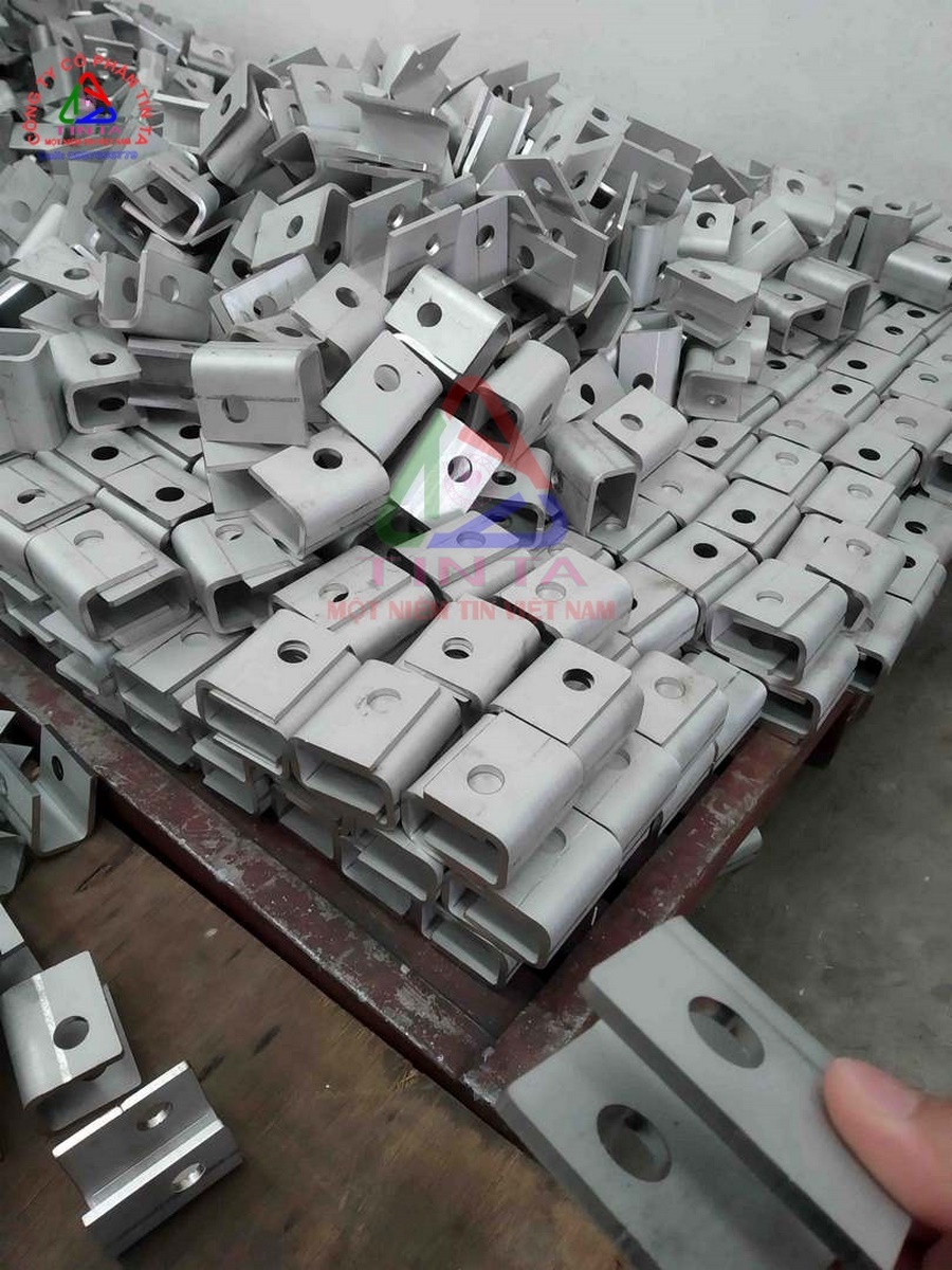 Hãy liên hệ trực tiếp với xưởng gia công inox 304 tinta để nhận được sự tư vấn và báo giá phù hợp nhất với nhu cầu của bạn