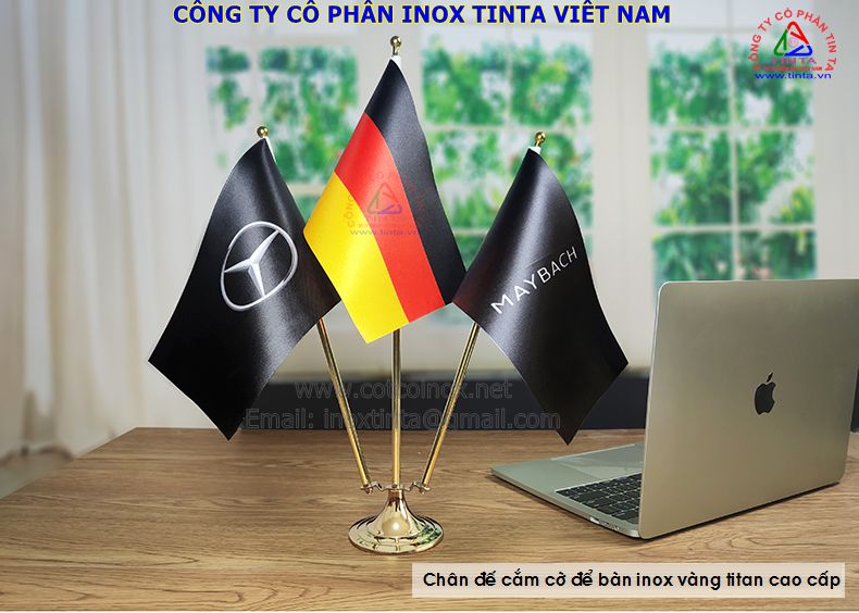Đế tròn chắc chắn giúp giá cắm cờ đứng vững, không bị nghiêng hay đổ, phù hợp cho cả môi trường trong nhà và ngoài trời.