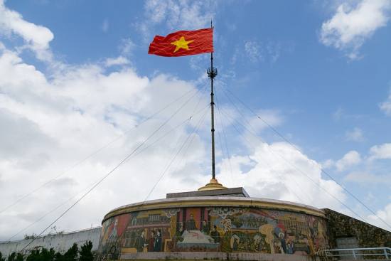 Cột cờ Hiền Lương, Giữ cho lá cờ Tổ quốc luôn tung bay trên bến bờ Cầu Hiền Lương.