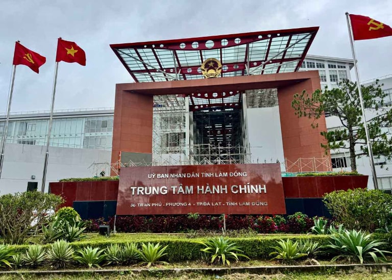 Tiêu chuẩn kỹ thuật bắt buộc cho cột cờ công trình công