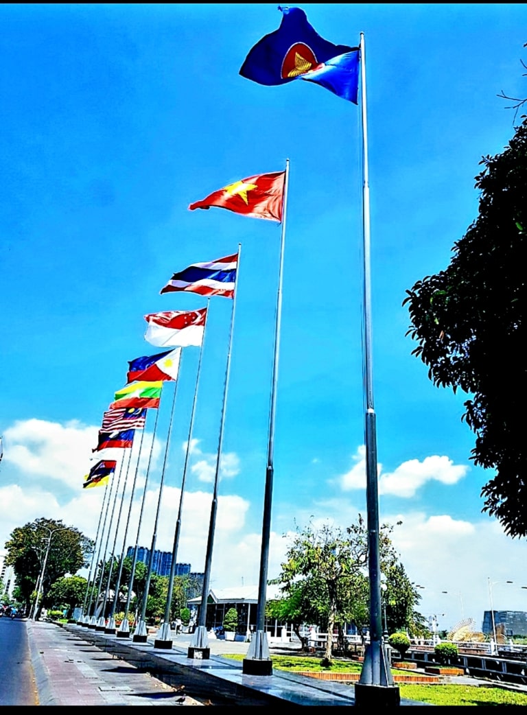 Cột cờ inox chống xoắn