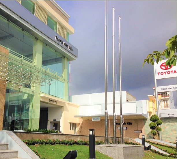 Cột cờ inox truyền thống. Cot co inox giá rẻ sẽ làm tăng chi phí sử dụng.