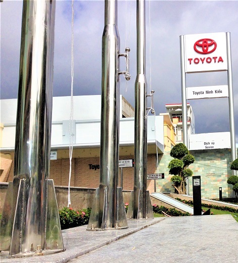 Mẫu cột cờ inox cũ, Cột cờ inox truyền thống cột dây bằng thanh gút dây lại