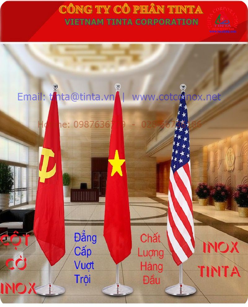 Hình ảnh phối cảnh thực tế của từng loại cột cờ được lắp đặt tại bàn làm việc, phòng họp, sảnh công ty – gợi ý lựa chọn phù hợp cho khách hàng.