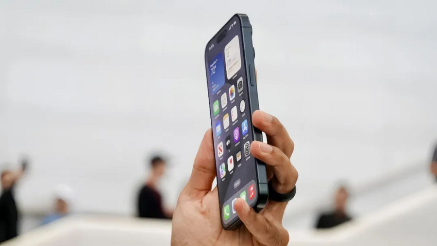 Mẫu với hình ảnh các điện thoai iPhone 15, , iPhone 15 Pro Max, iPhone 15 Pro, iPhone 15 Plus.