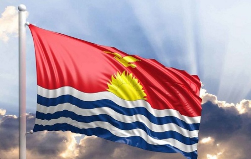 Lá cờ Kiribati tại TP HCM là một đảo có khí hậu nhiệt đới nằm ở vùng trung tâm Thái Bình Dương