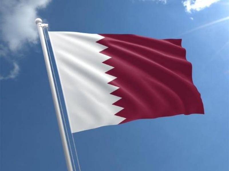 Lá cờ Qutar giá rẻ nhất tại HCM.Lá cờ ban đầu của Qatar có nền màu đỏ, tương ứng với cờ đỏ truyền thống