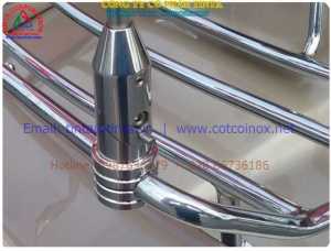 CỘT CỜ INOX GẮN TRƯỚC XE