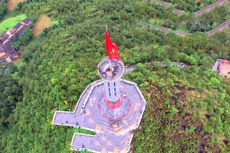 CỘT CỜ HÀ GIANG