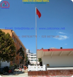 Cột cờ dùng để làm đẹp thêm văn phòng.