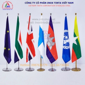 Lắp đặt cột cờ văn phòng trong buổi họp ngoại giao
