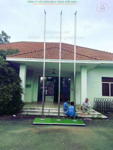 BÁO GIÁ CỘT CỜ INOX CAO 5 MÉT DI ĐỘNG CÓ BÁNH XE VÀ THẢM CỎ PHỦ